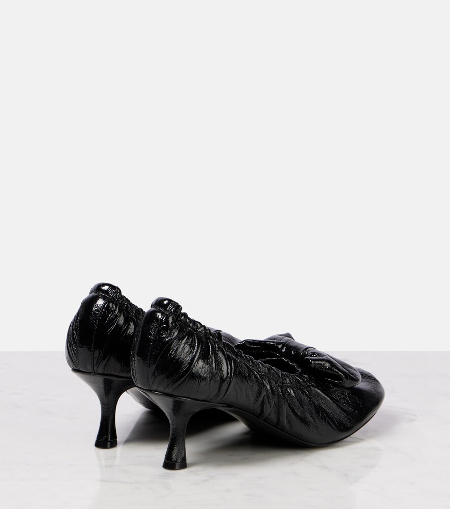 Bow-Detail Pumps