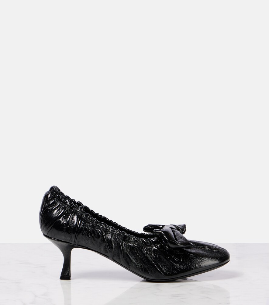 Bow-Detail Pumps