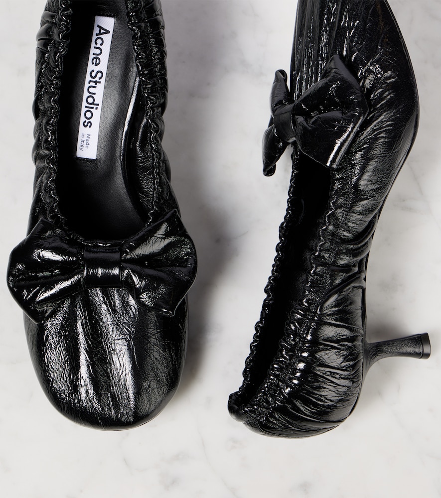Bow-Detail Pumps