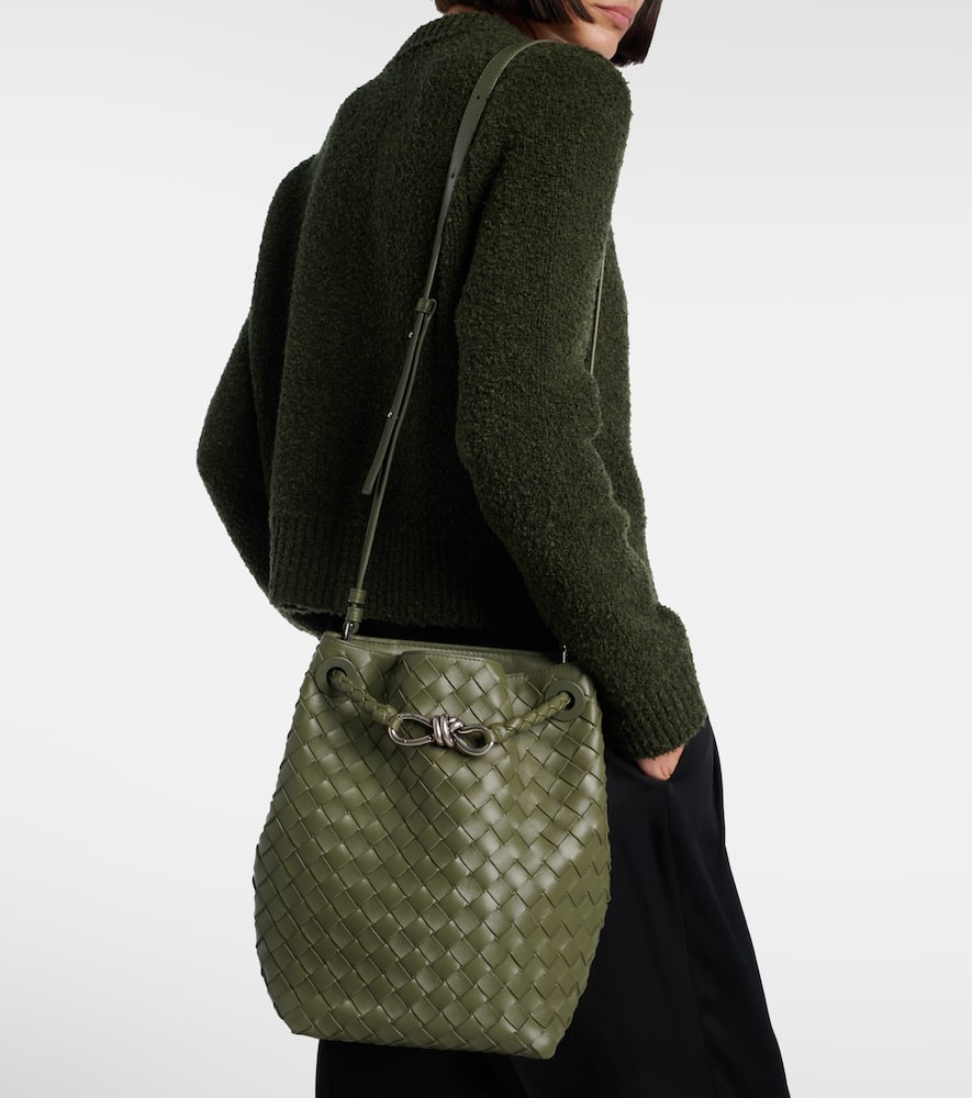 Bottega Veneta Andiamo Intrecciato Small Leather Bucket Bag In Green