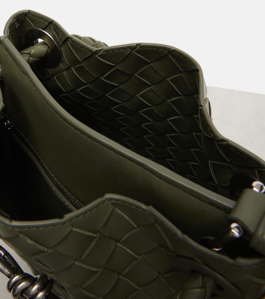 Bottega Veneta Andiamo Intrecciato Small Leather Bucket Bag In Green