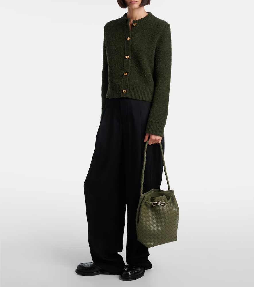 Bottega Veneta Andiamo Intrecciato Small Leather Bucket Bag In Green