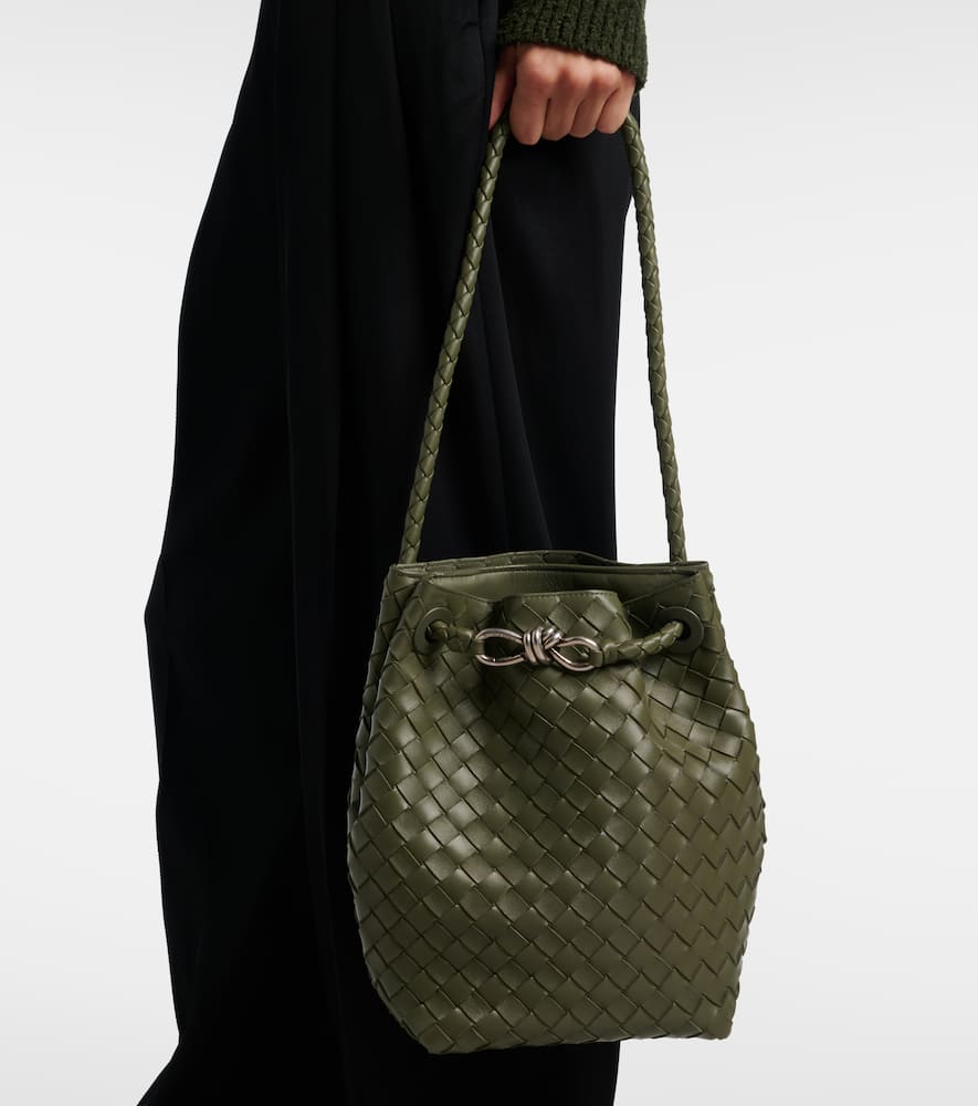 Bottega Veneta Andiamo Intrecciato Small Leather Bucket Bag In Green
