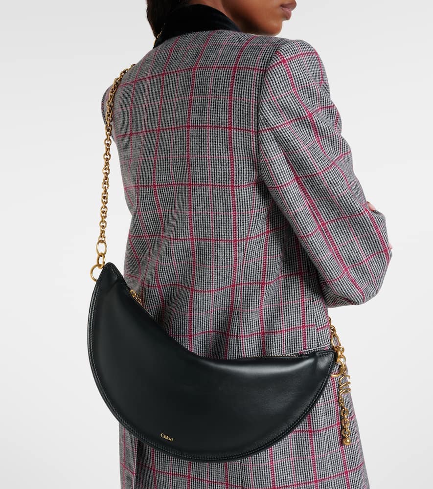 Chloé Icons Crescent Chain Shoulder Bag In Black