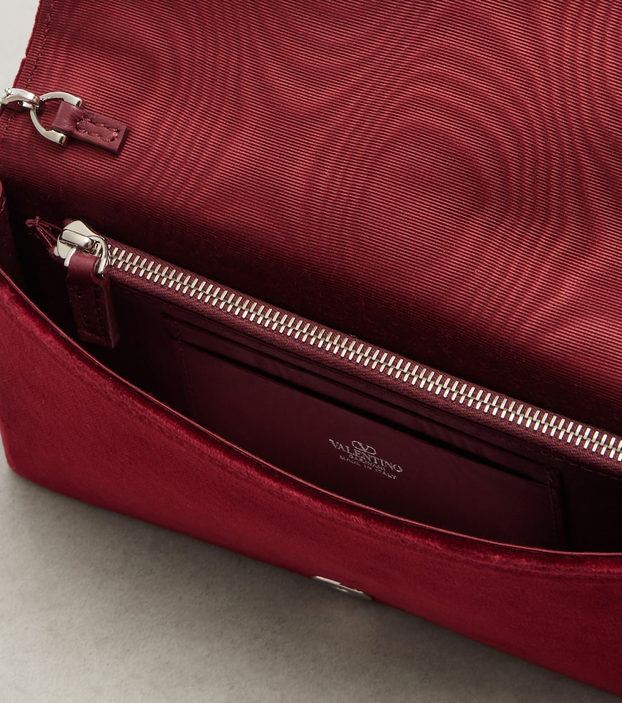  Valentino Garavani Valentino Garavani Schultertasche Vlogo Aus Samt 