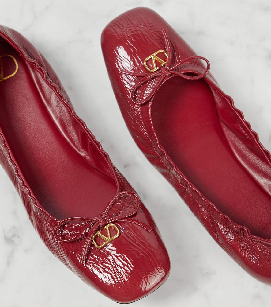 Valentino Ballerinas Vlogo Signature Aus Lackleder In Rot