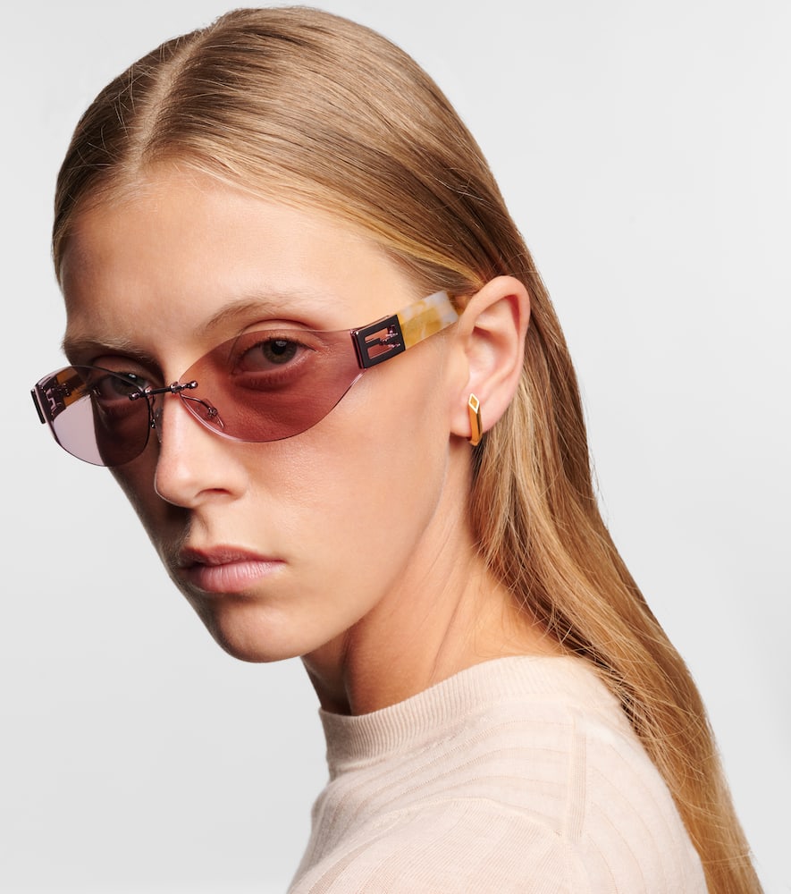 Fendi Oval Sunglasses In Pink