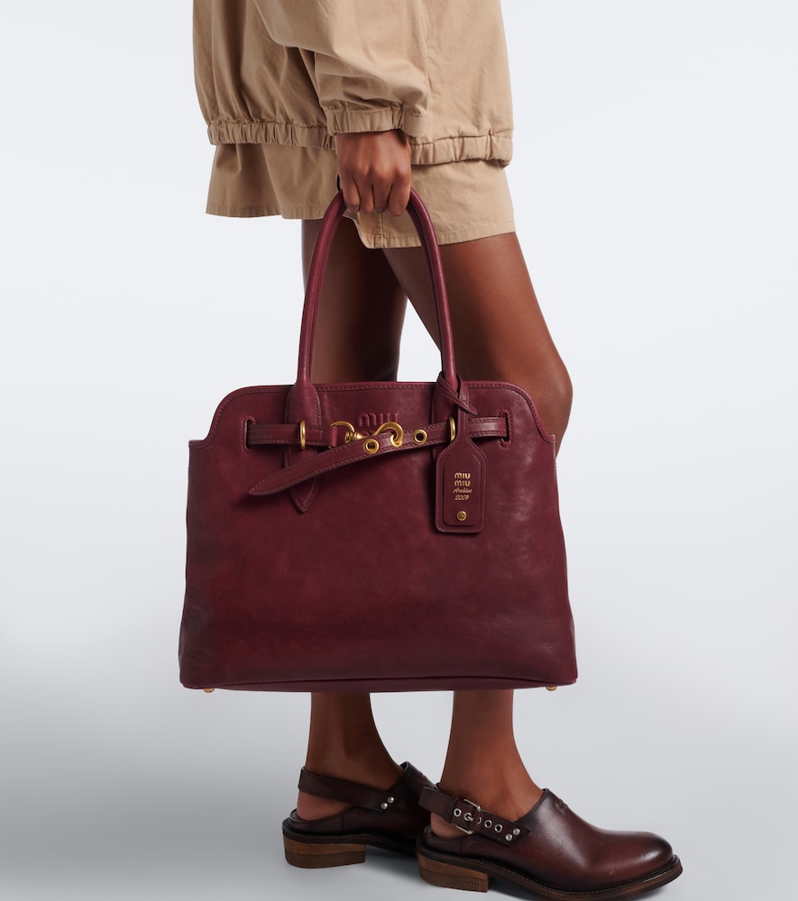 Aventure Medium Shoulder Bag