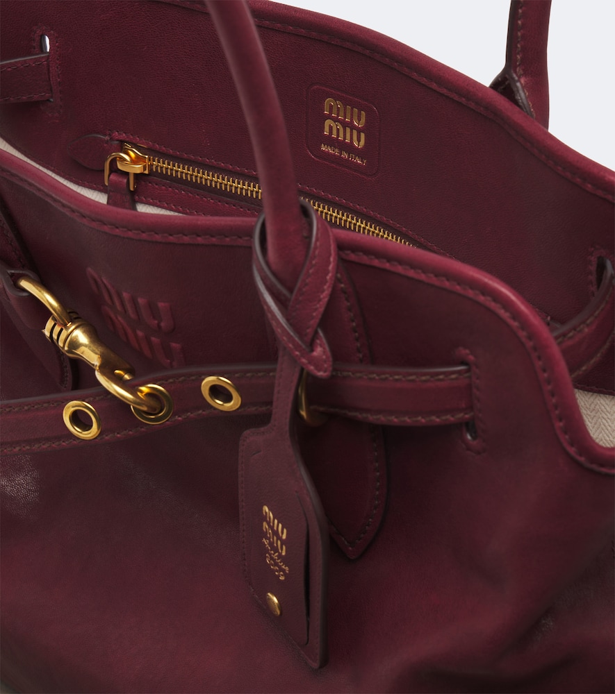 Aventure Medium Shoulder Bag
