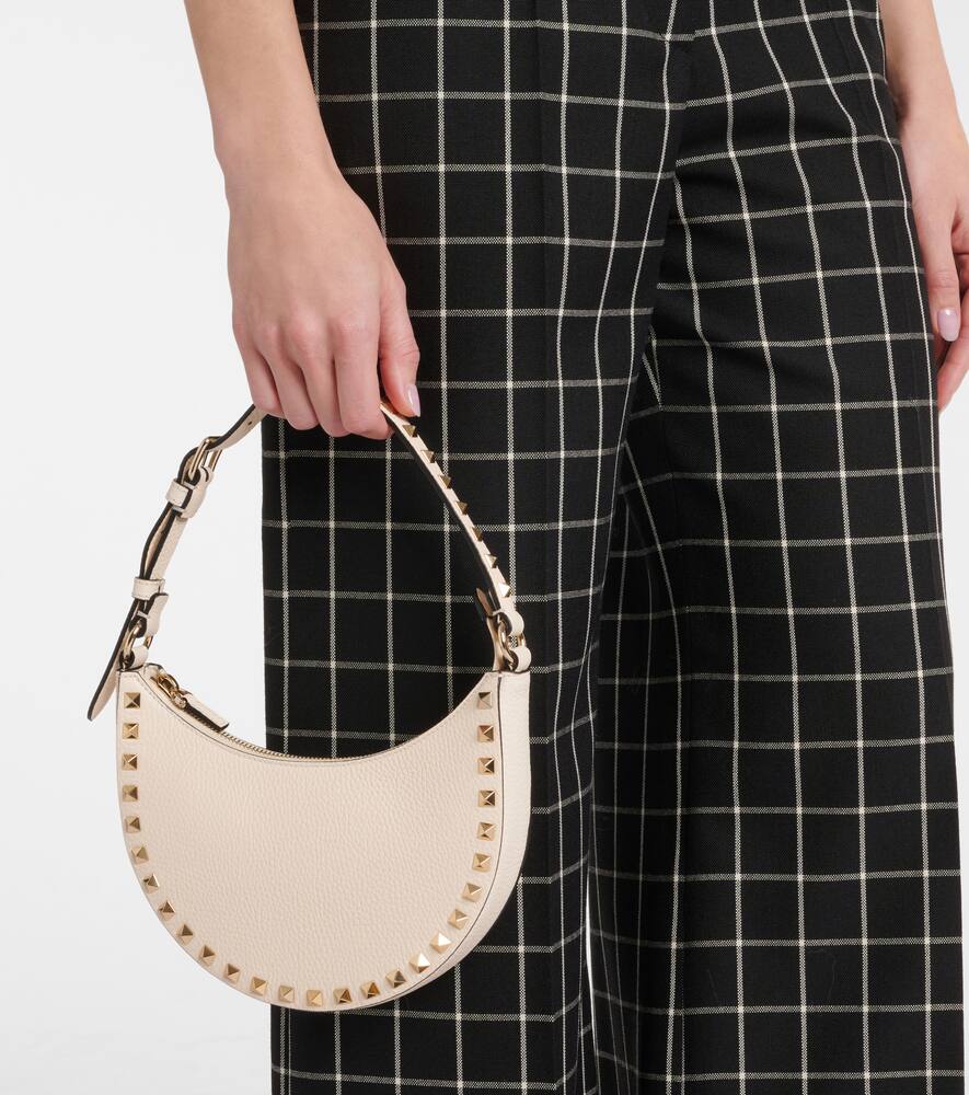 Valentino Tote Rockstud Mini Aus Leder In Weiss
