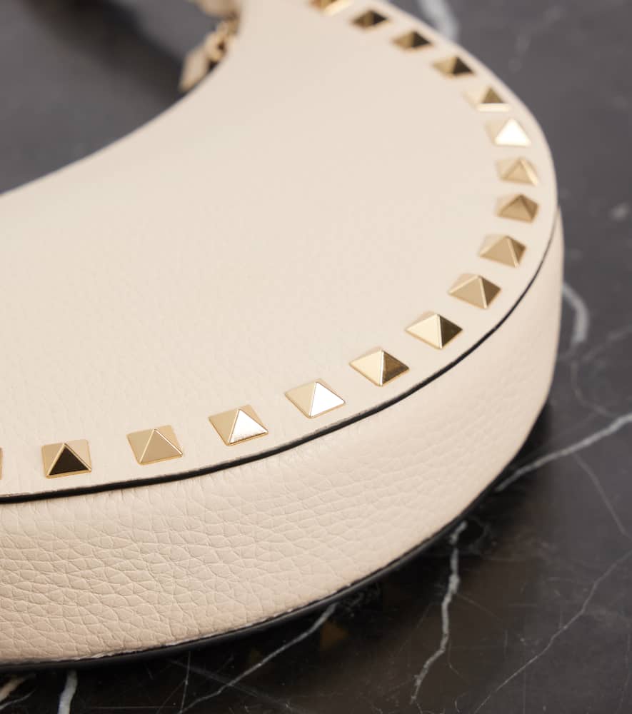 Valentino Tote Rockstud Mini Aus Leder In Weiss