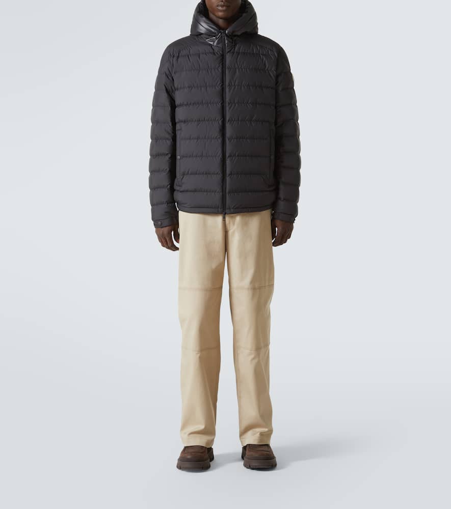 Moncler Chevrerie Down Jacket In Black