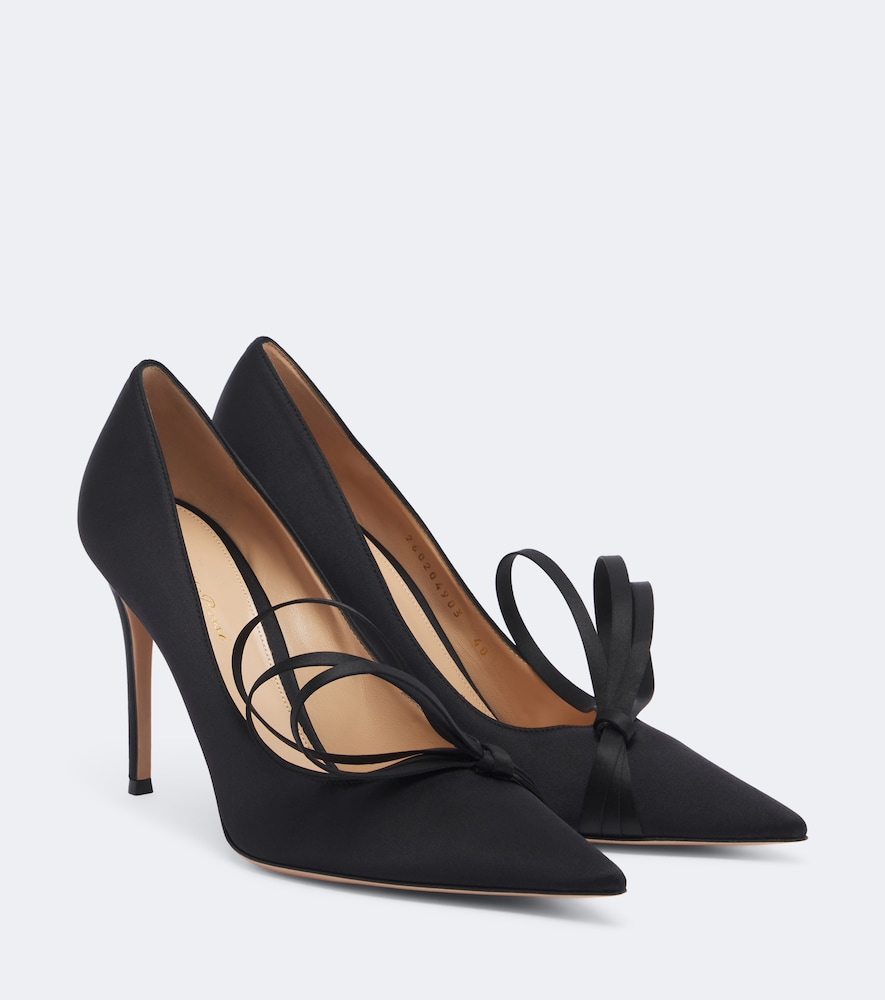 Gianvito Rossi Bow-detail Satin Pumps In Black