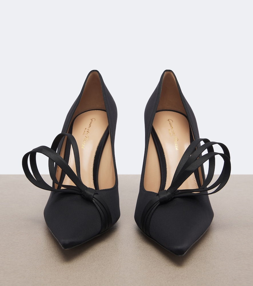Bow-Detail Pumps