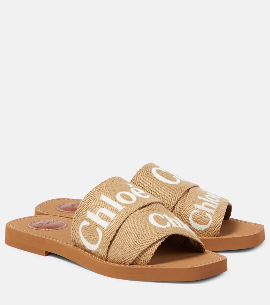 Chloé Logo Woody Flat Mules In Desert Beige