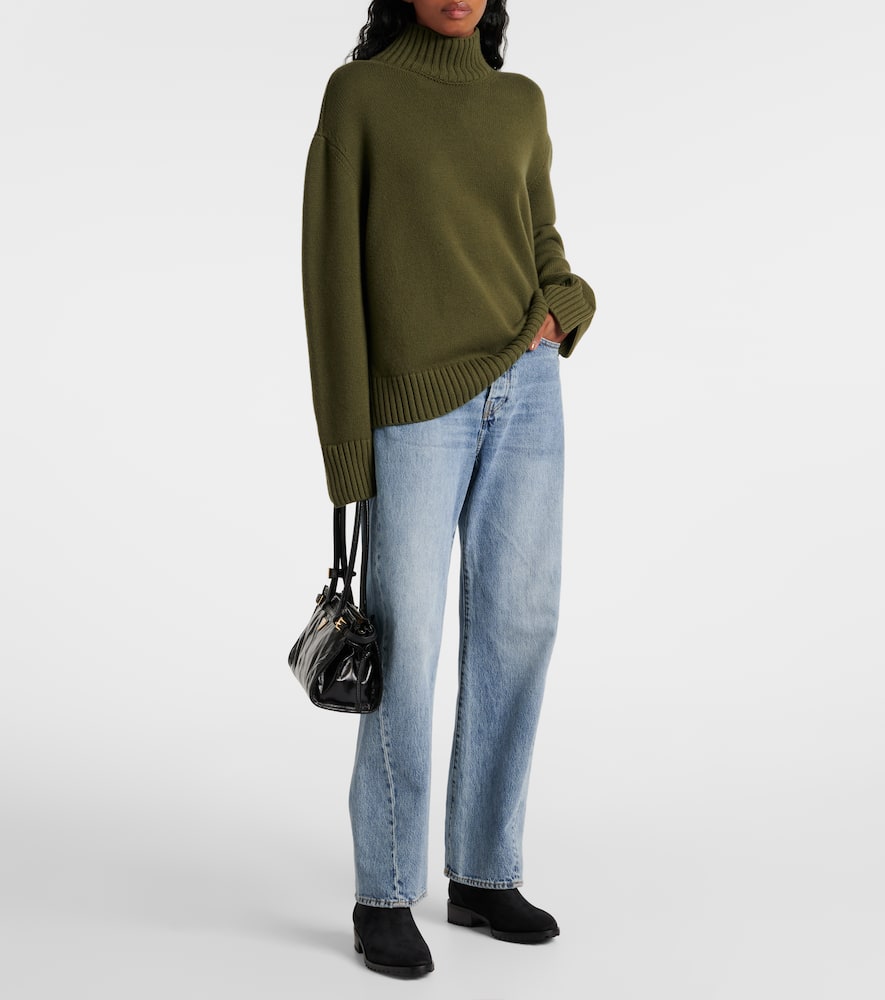 Manolo Blahnik Chelata Suede Chelsea Boots In Black