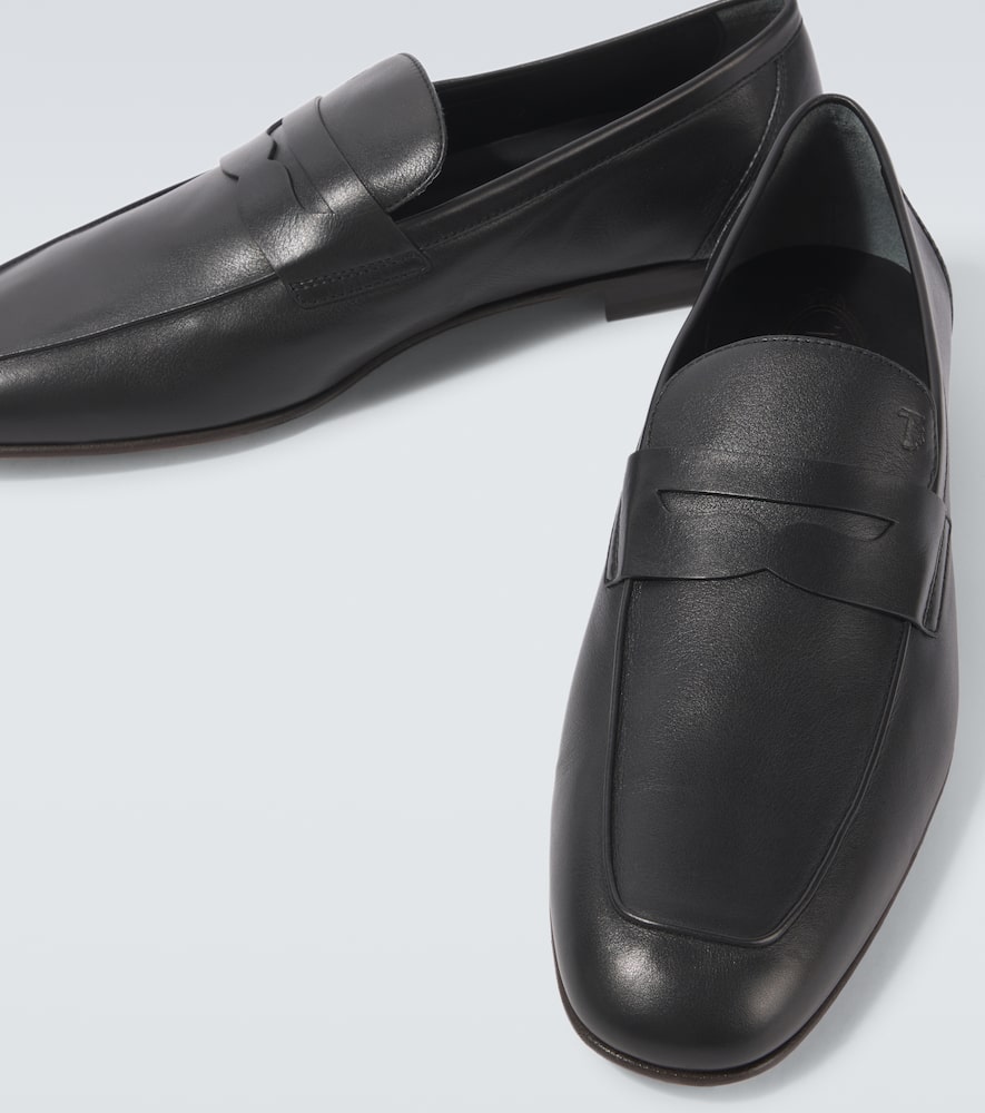 Tod's Pointed Toe Slip-on Loafers With Cut-out Detail In Black
