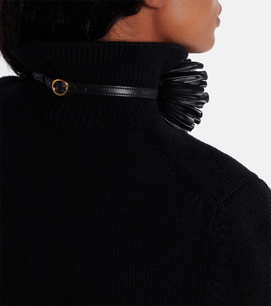 Alaïa Flower Leather Necklace In Black