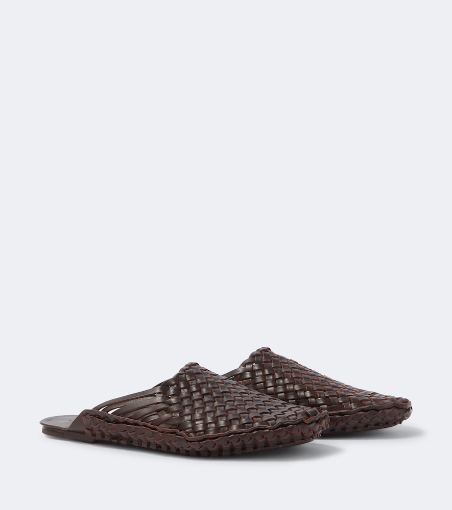 The Row Mules en cuir tress 1800 €