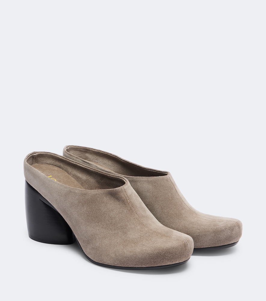Loewe Mules Oval en daim 900 €