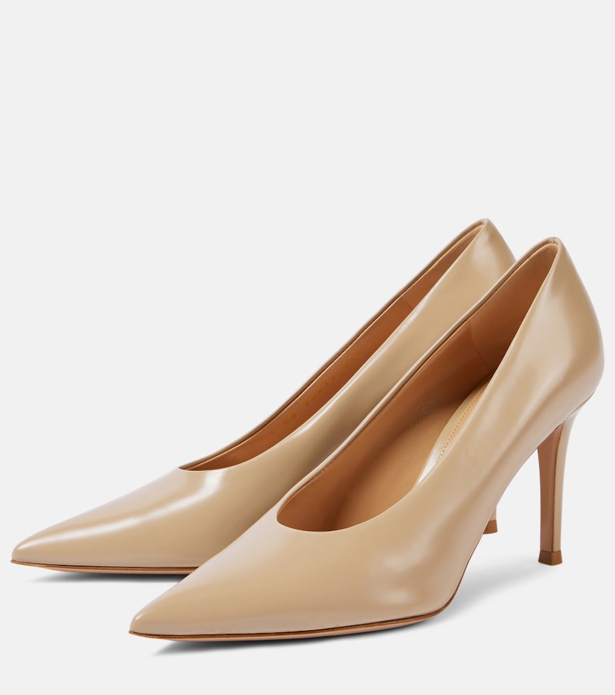 Robbie Pumps
