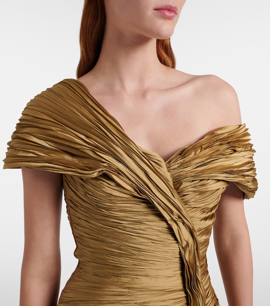  Marmar Halim Marmar Halim Off-shoulder-robe 