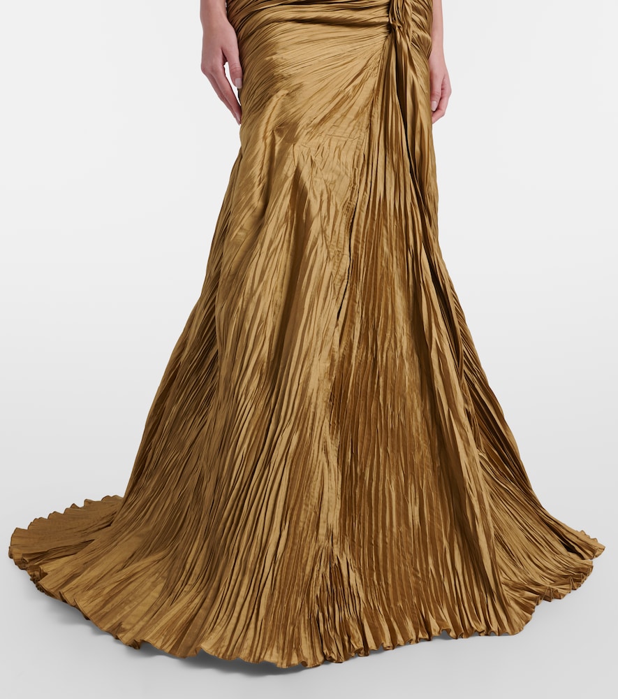  Marmar Halim Marmar Halim Off-shoulder-robe 