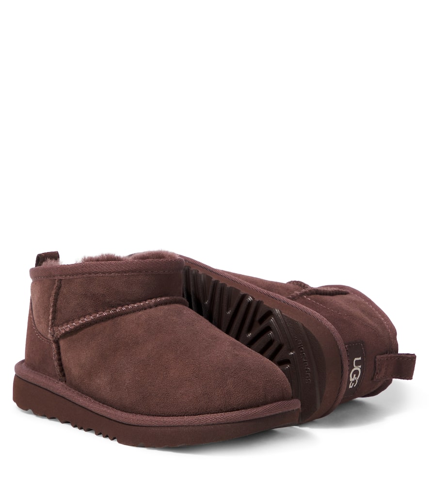 CLASSIC ULTRA MINI绒面革靴子