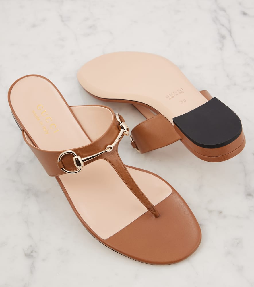 サンダル・ミュール Gucci Lady Horsebit Leather Thong Sandal Women's thong sandal with Horsebit in black rubber | GUCCI® US