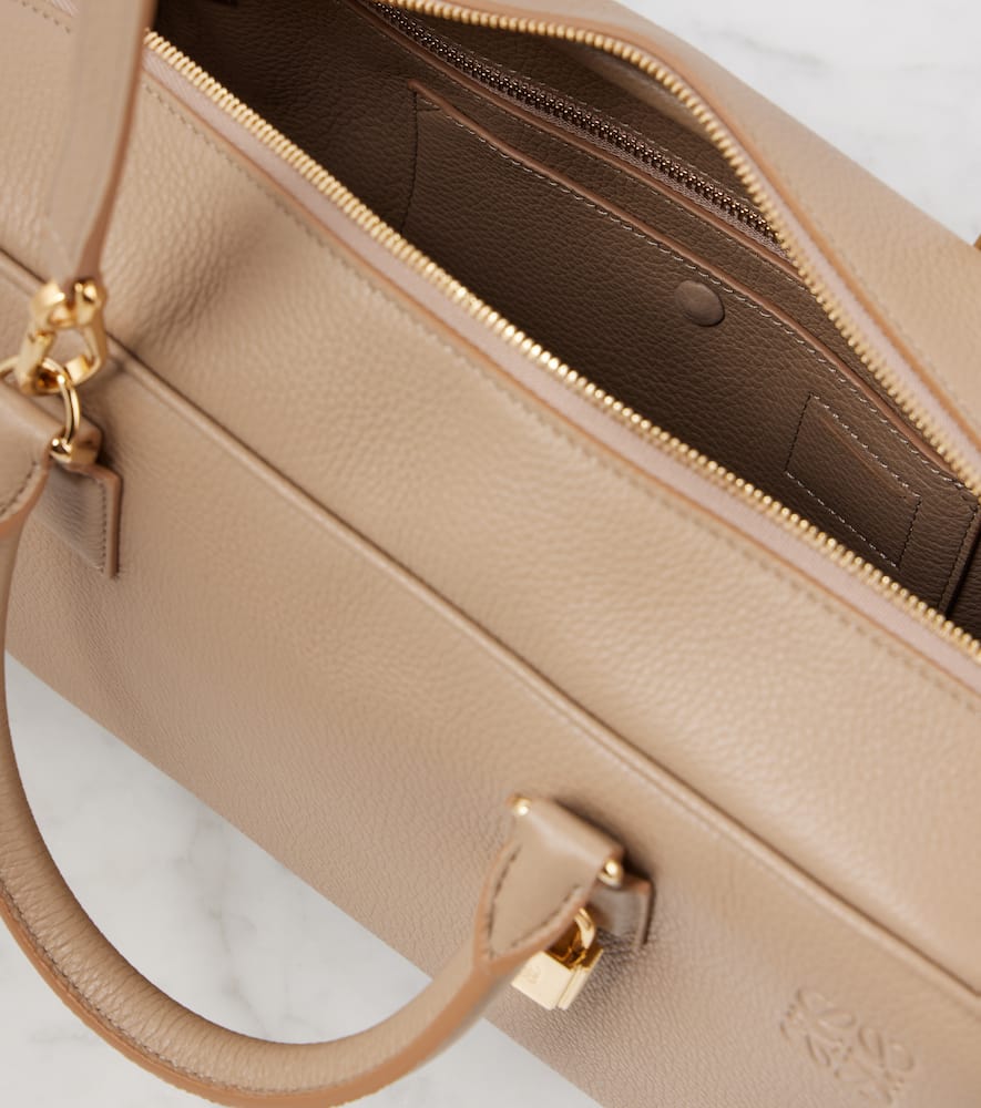 Loewe Amazona 28 Leather Tote Bag In Sand