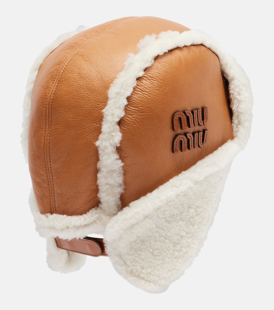 Miu Miu Shearling-trimmed Leather Hat In Sand