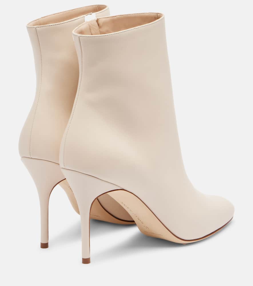 Manolo Blahnik Insopo Leather Ankle Boots In White