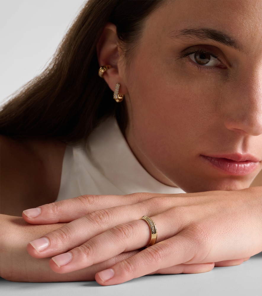 Stone and Strand Knife Edge 14kt gold ring with diamonds
