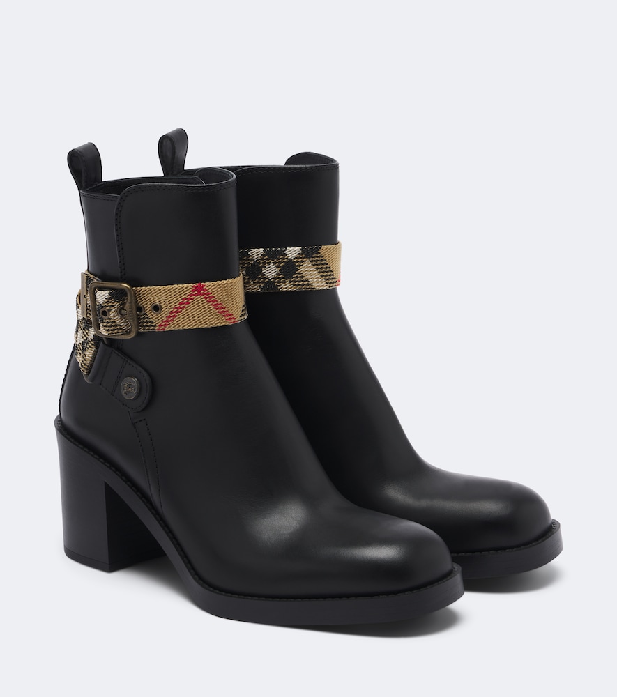 Burberry Bottines Huntley en cuir 925 €