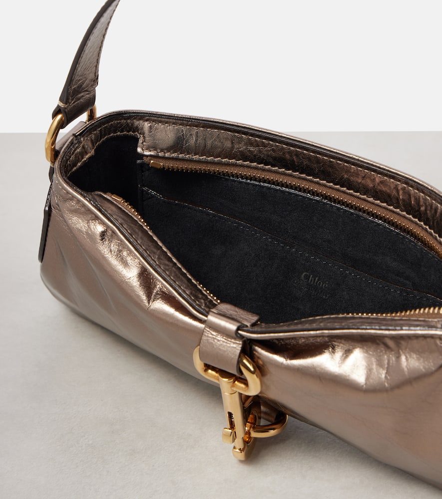 Chloé Kerala 25 Small Metallic Leather Shoulder Bag In Grau