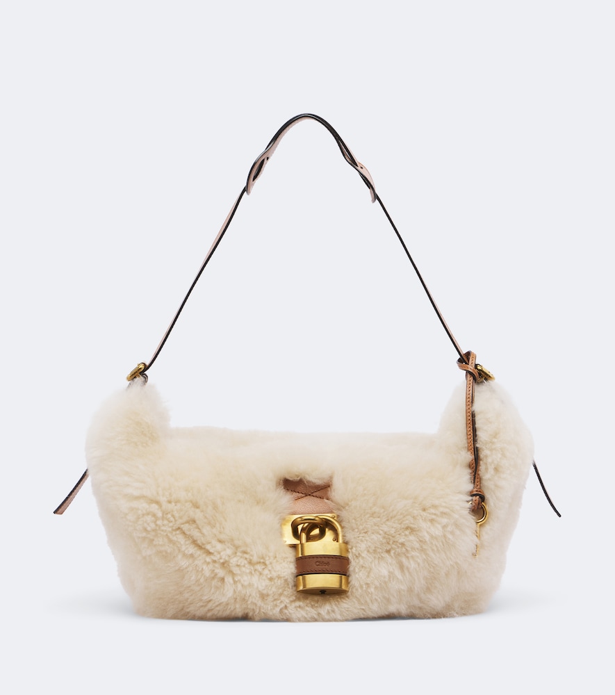 Chloé Schultertasche Paddington aus Shearling