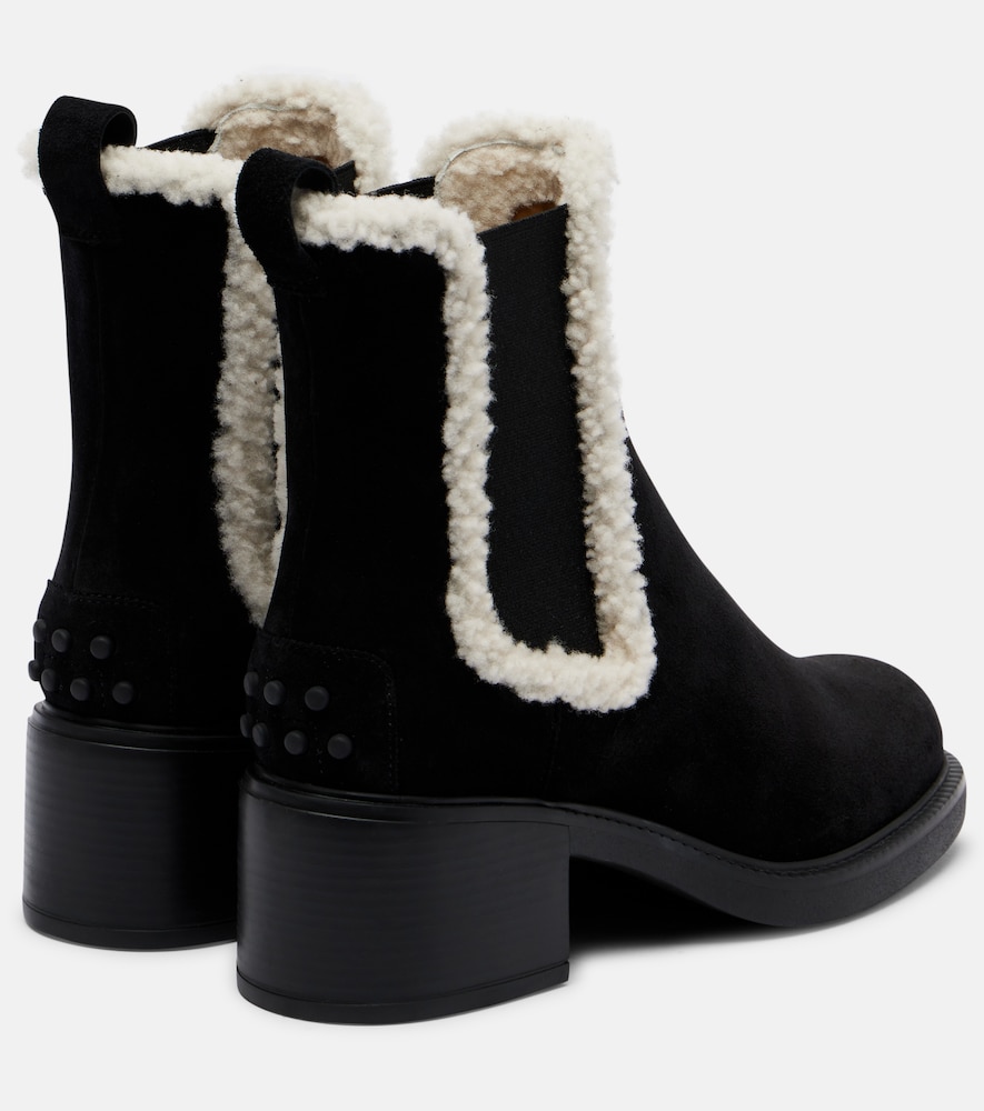  Tod's Tod's Gommino Suede Chelsea Boots 