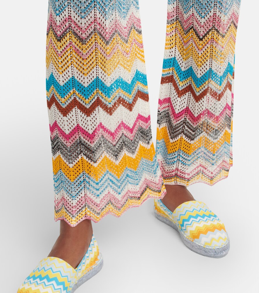 ROUND NECK FLARED KURTA WITH ZIG-ZAG PATTERN AND FRONT EMBROIDERED WORK