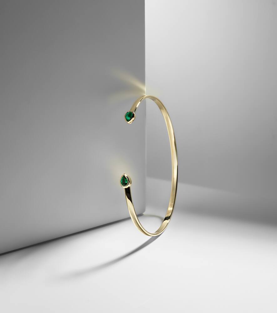 STONE AND STRAND MYRTLE 10KT GOLD CUFF BRACELET WITH EMERALD