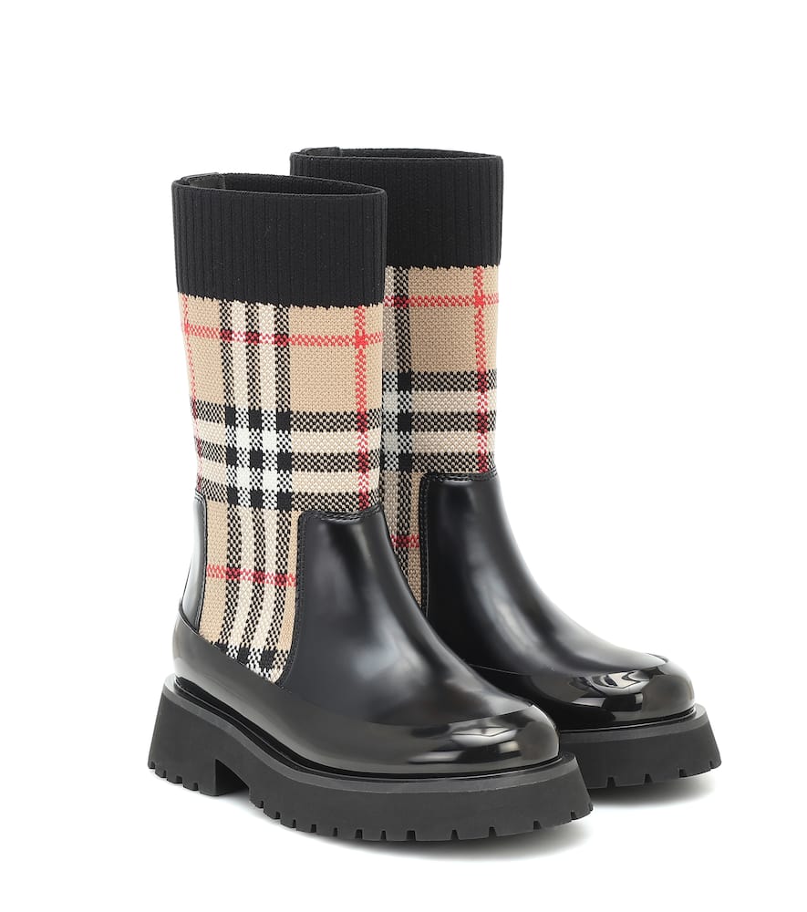 Click to view more detailed imagery on our partner's website Burberry Unisex Mini Doug Vintage Check Boots - Toddler, Little Kid In Black