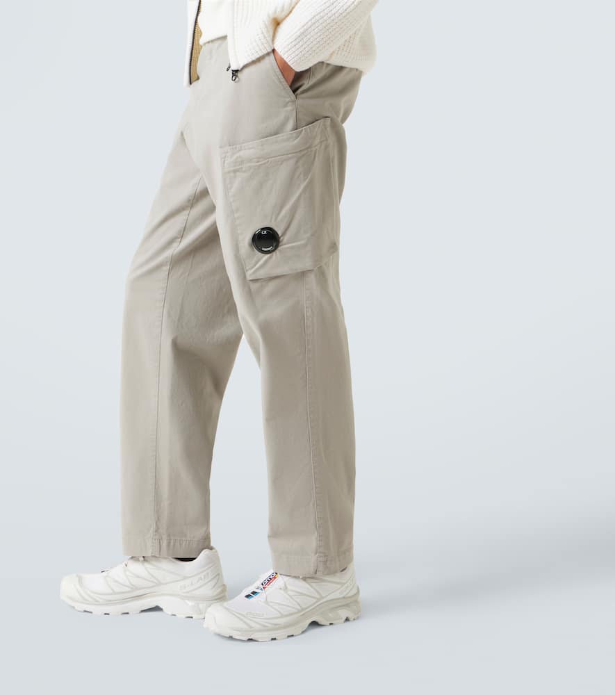 大人メンズにおすすめのグレー系カーゴパンツコーデ