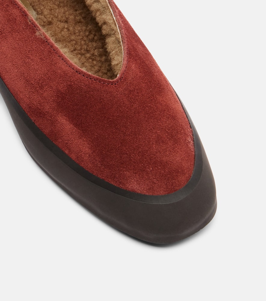 Le Monde Beryl Le Monde Béryl Apres Ski Shearling-lined Suede Flats In Burgundy