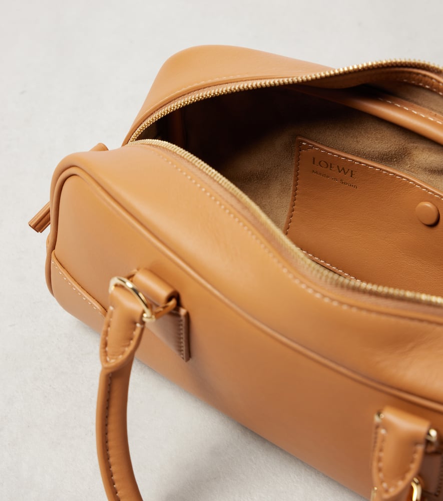 Loewe Amazona 23 Leather Tote Bag In Warm Desert