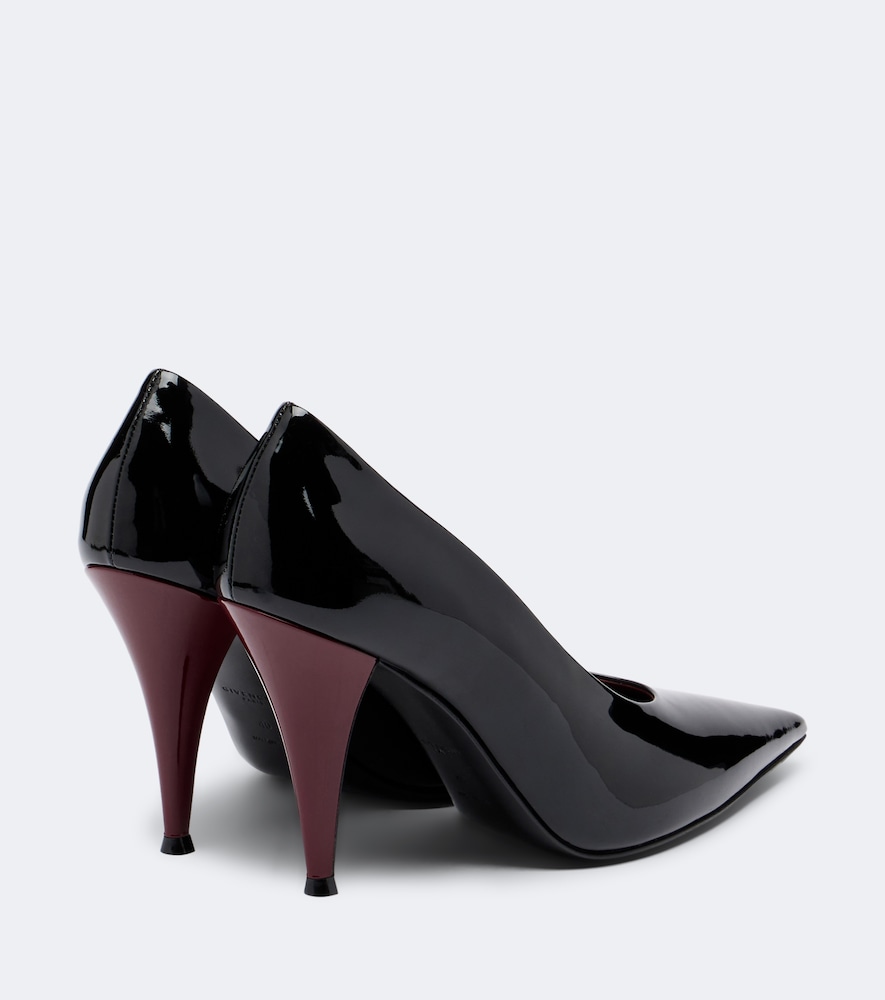 Pointy Pumps