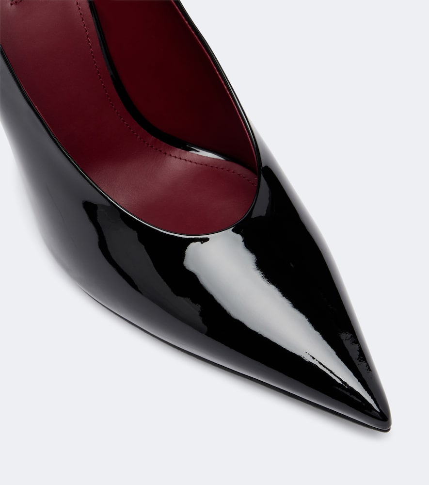 Pointy Pumps