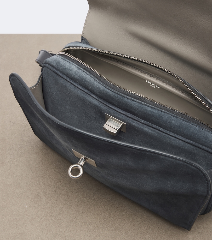 Le 7 Medium Shoulder Bag