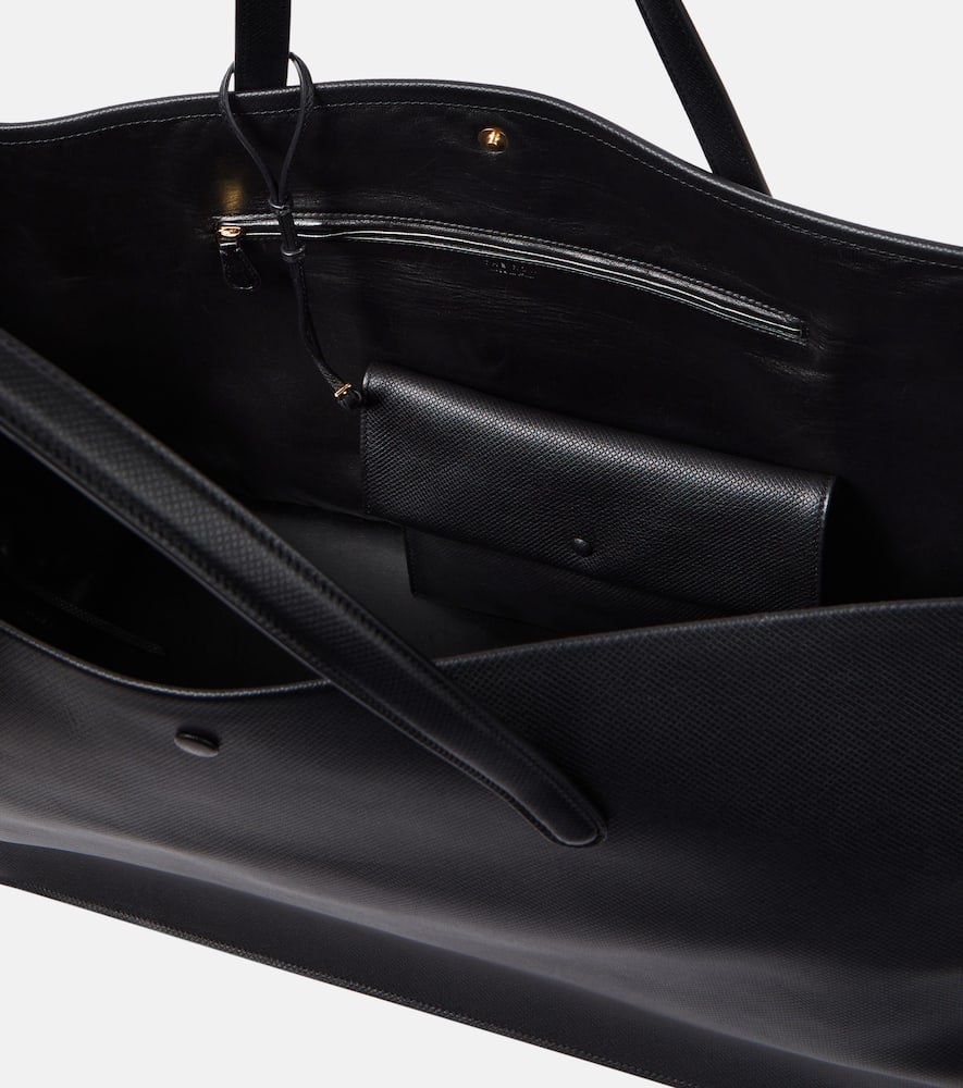 The Row Xl Idaho Saddle Leather Tote Bag In Black