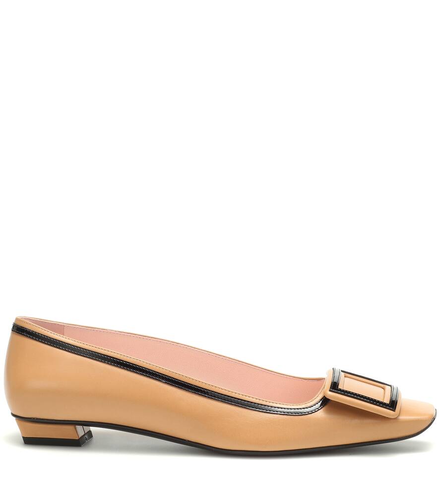 Roger Vivier Belle Vivier Graphic Leather Ballet Flats In Beige