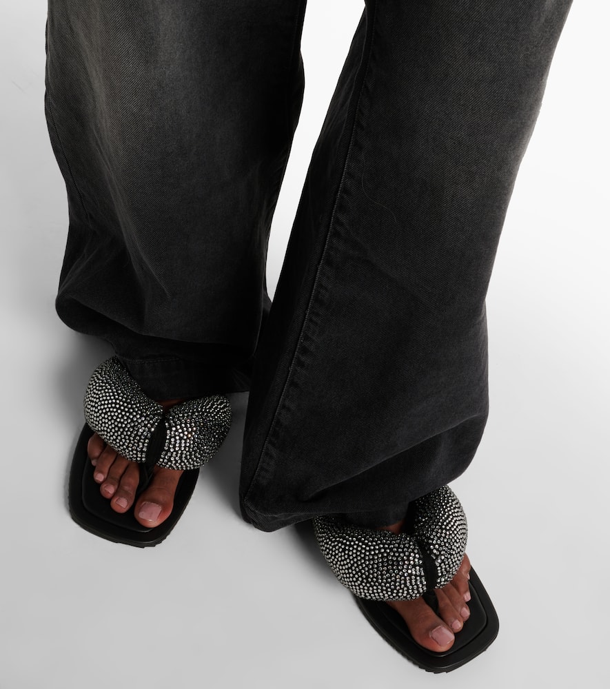 INDIE缀饰皮革夹趾凉鞋