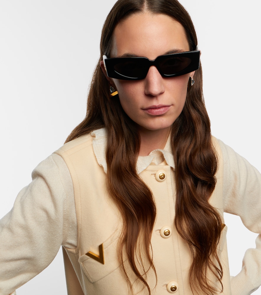  Valentino Valentino Vain Bold Vlogo Rectangular Sunglasses 